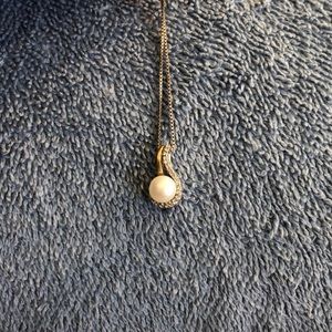 14kt white gold pearl necklace with diamonds